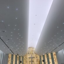 東京ドームホテルの画像｜入場時の明るいチャペル照明