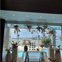 Ｍａｎｄａｒｉｎ　Ｐｏｒｔ（マンダリンポルト）の画像｜待合室　ウェルカムスペース　造花は備え付け
