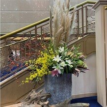 明治神宮・明治記念館の画像｜生花が飾られています。