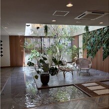 アルコラッジョ（ａｒｃｏｒａｇｇｉｏ）の写真｜披露宴会場に繋がるスペースで、光の差し込むオシャレなブースがある