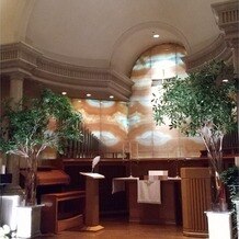ウェスティンホテル東京の画像｜天井が高く開放感がある挙式会場