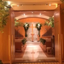 横浜ベイホテル東急の画像｜チャペル
この入り口でベールダウンできるそうです