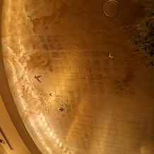 横浜ベイホテル東急の画像｜チャペルの前室の天井には絵が書いてある