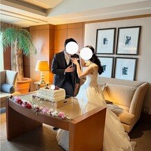 横浜ベイホテル東急の写真｜披露宴会場のスイートルームにてファーストバイトシーン