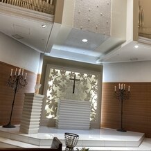 ウェディングスホテル・ベルクラシック東京の画像｜チャペルは白を基調としています。