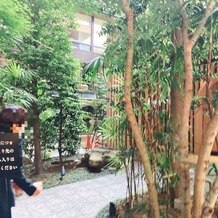 ホテル椿山荘東京の画像｜メインの神殿式会場に続く道