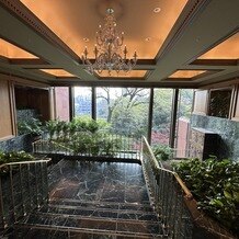 ホテル椿山荘東京の画像｜同じく撮影に使われる石造りの階段