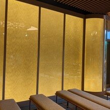 ホテル椿山荘東京の画像｜神殿のゲスト席横。金の屏風