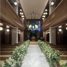 ホテル椿山荘東京の画像｜聖歌隊とバイオリン、チェロ、フルートが２階席で演奏してくださるそうです。