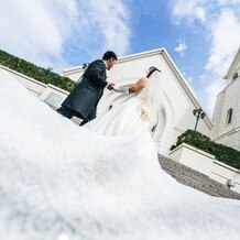 ヒカリフルコート高崎の画像｜挙式会場外階段