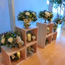 ガーデンテラス長崎　ホテル＆リゾートの画像｜披露宴会場から出たところの装花