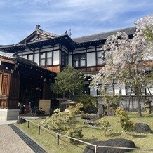 奈良ホテルの画像｜建物外観と桜