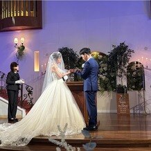 Wedding World ARCADIA SAGA（ウェディングワールド・アルカディア佐賀）の写真｜新婦へ指輪交換