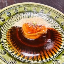 響 風庭 赤坂（HIBIKI）の画像｜試食の一品目でいただいた胡麻豆腐です。
すり胡麻とみたらしでいただきます。