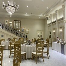 アーセンティア迎賓館　高崎の画像｜式場の披露宴会場、おしゃれな階段