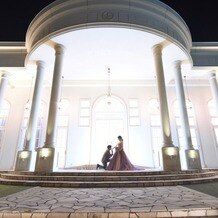 アーククラブ迎賓館　郡山の写真｜式場のエントランスの前で写真を撮っていただきました