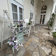 アーヴェリール迎賓館　姫路の写真｜プールサイド(中庭)にドリンクとかもおくことができます