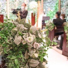 アーヴェリール迎賓館　名古屋の画像｜落ち着いた色合いの素敵な花が各席に飾ってありました。