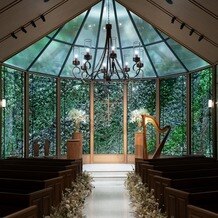 アーヴェリール迎賓館　名古屋の写真｜緑のあふれる、あたかかい雰囲気のあるチャペルです。