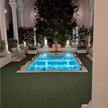 アーヴェリール迎賓館　名古屋の写真｜中庭のプールにキャンドルを浮かべて、ラプンツェルのような世界観にしました！
