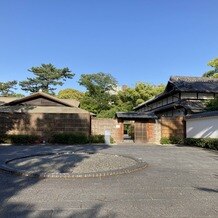 ＧＡＲＤＥＮ ＲＥＳＴＡＵＲＡＮＴ ＴＯＫＵＧＡＷＡＥＮ（ガーデンレストラン徳川園）の画像｜会場入口、車寄せ