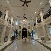 山手迎賓館　神戸の写真｜ウェルカムスペース。上からリボンを垂らすこともできるようです。