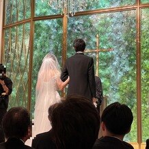 北山迎賓館の画像｜神父から、お話を聞いています。