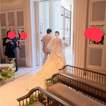 北山迎賓館の画像｜バージンロードの幅が狭くチャペル内フラワーシャワーはおすすめしません。50人で椅子が3列余りました。