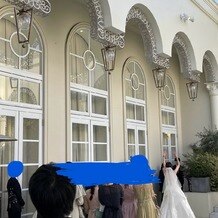 北山迎賓館の写真｜新婦のブーケトスの様子
ガーデンで実施します