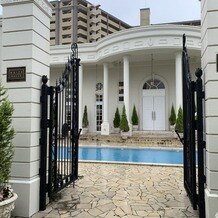 ベイサイド迎賓館　鹿児島の画像｜ホワイトハウス入口、ウェルカムドリンク等展開可能スペースあり