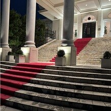 ベイサイド迎賓館　鹿児島の写真｜ザ・結婚式場という感じの大階段です。
見学の際に歩かせてもらいましたが胸が高鳴りました。