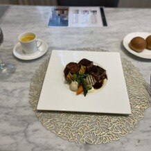 ベイサイド迎賓館　鹿児島の写真｜試食させていただいたステーキとポタージュとパンです。