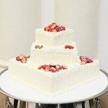 アクアテラス迎賓館 &nbsp;新横浜の画像｜シンプルいちごケーキ
周りの装飾に&yen;30.000かかります。節約する為、なし！でも当日気にならない