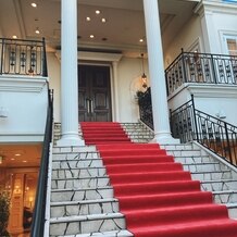 アクアテラス迎賓館 &nbsp;新横浜の画像｜挙式会場前の階段