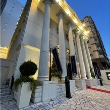 アクアテラス迎賓館 &amp;nbsp;新横浜の写真｜当日は実際の挙式準備のため館内の写真は一切撮ることができず、表の入り口を撮影させていただきました。
