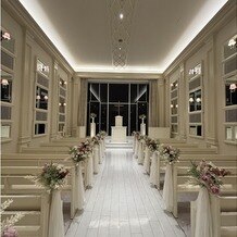 ベイサイド迎賓館　長崎の写真｜白を基調で奥行きがあってサイドが鏡になっており自然光が入るととても綺麗です