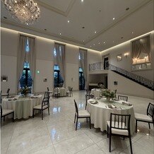 ＡＱＵＡ　ＧＡＲＤＥＮ　ＴＥＲＲＡＣＥ（アクアガーデンテラス）の写真｜披露宴会場です。