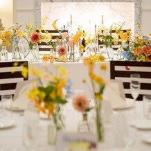 ベイサイド迎賓館　松山の写真｜黄色がメインの装花