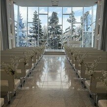 ヒルサイドクラブ迎賓館　札幌の画像｜全面ガラス張りで開放的なチャペルでした。