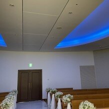 ホテルプラザ勝川の写真｜青色の光は人前式におすすめ