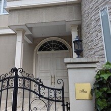 PARK SIDE HOUSE OSAKA（パークサイドハウス大阪）の写真｜フランス風邸宅です。
当日、入口にお名前の表札をかける方もいらっしゃるそうです。