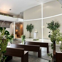 ＡＩＬＥ ｄ’ＡＮＧＥ garden（エルダンジュ　ガーデン）の画像｜挙式会場の端の椅子から撮った風景です。