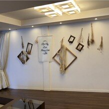ＡＩＬＥ ｄ’ＡＮＧＥ garden（エルダンジュ　ガーデン）の画像｜挙式会場待合室