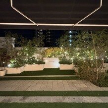 ＡＩＬＥ ｄ’ＡＮＧＥ garden（エルダンジュ　ガーデン）の画像｜夜のガーデンの雰囲気
