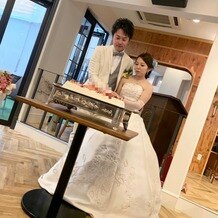 ＬＡ　ＴＡＢＬＥ　Ａｏｙａｍａの画像｜ケーキ入刀！結婚式に向けて2人でダイエットしたので当日はたくさん食べましたー！笑