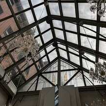 ホテル　メルパルク横浜の画像｜挙式会場の天井窓