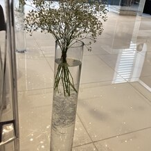 ＮＩＩＧＡＴＡ ＭＯＮＯＬＩＴＨ（新潟モノリス）の画像｜バージンロードのお花