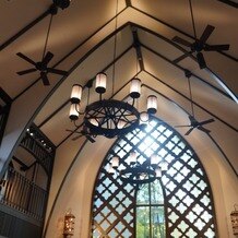 フォーチュン ガーデン 京都（FORTUNE GARDEN KYOTO）の画像｜チャペル内雰囲気、晴れ、AM