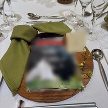 鶴見ノ森　迎賓館の写真｜木のお皿でとても可愛かったし、緑と合っていた。