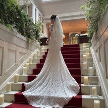 ラ・バンク・ド・ロア（横浜市指定有形文化財）の写真｜大階段の写真はドレスが映えます。